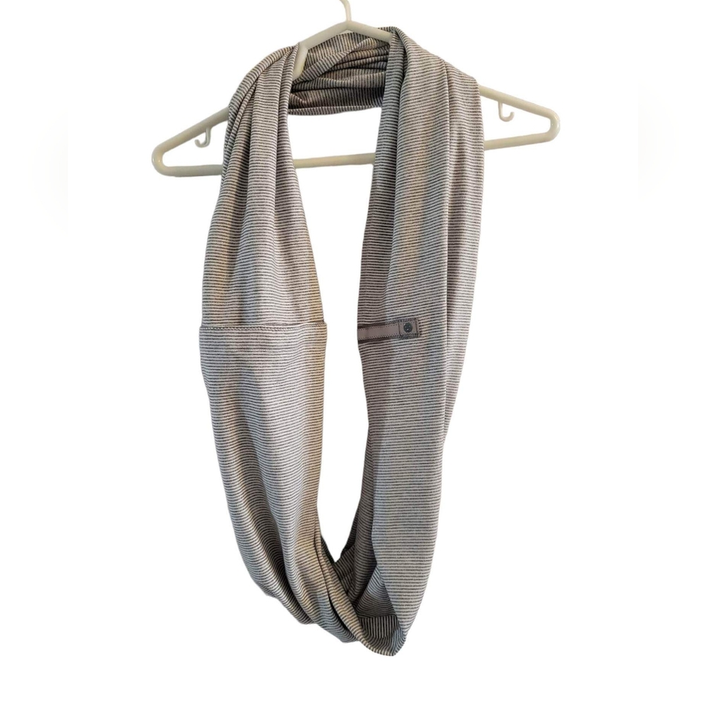 Lululemon Athletica Vinyasa White & Gray Striped Scarf